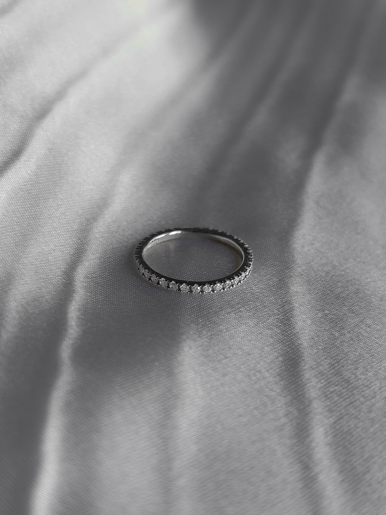 SLIM PAVE RING [WHITE GOLD]