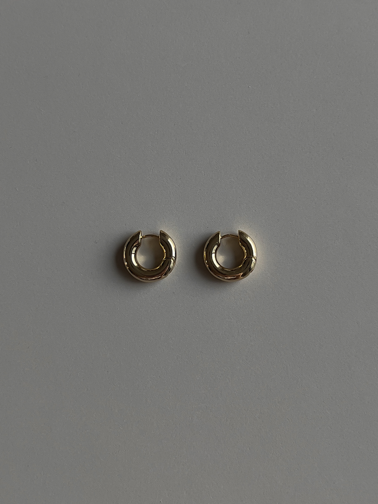 TOCA ONE TOUCH EARRINGS (BEIGE GOLD)