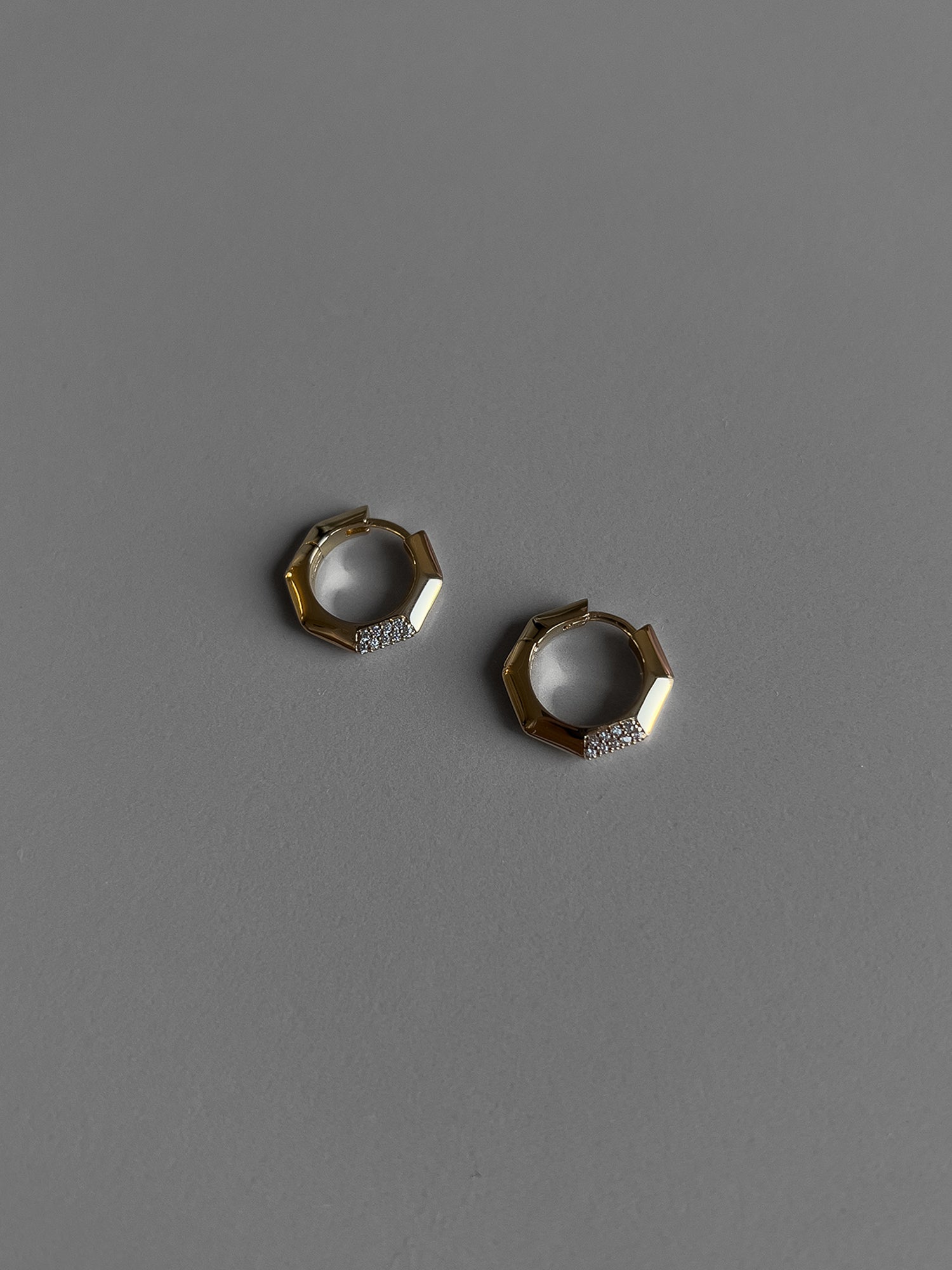 OCTAGONAL STONE EARRINGS [BEIGE GOLD]