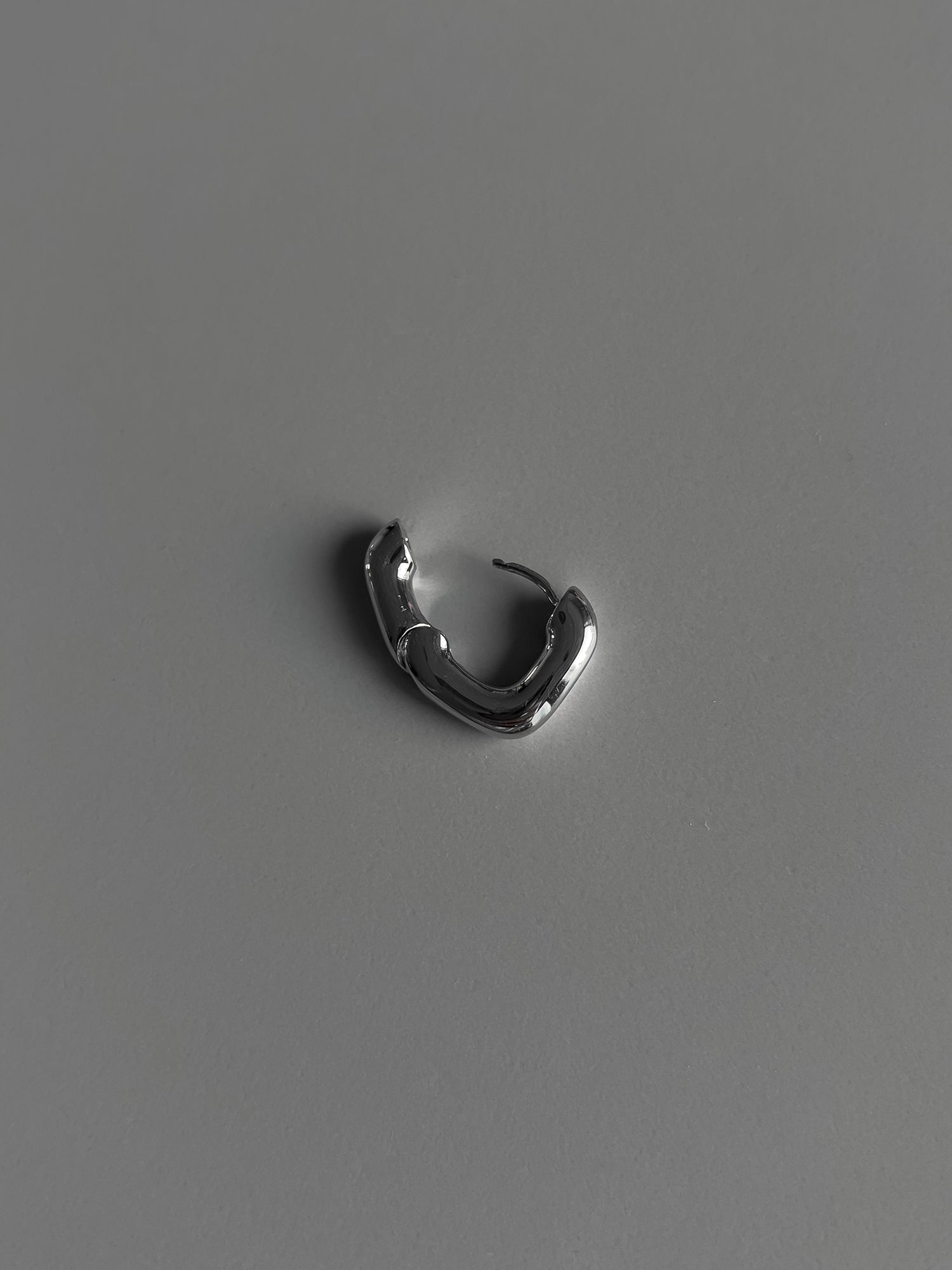 SQUAIA ONE TOUCH EARRINGS [SILVER]