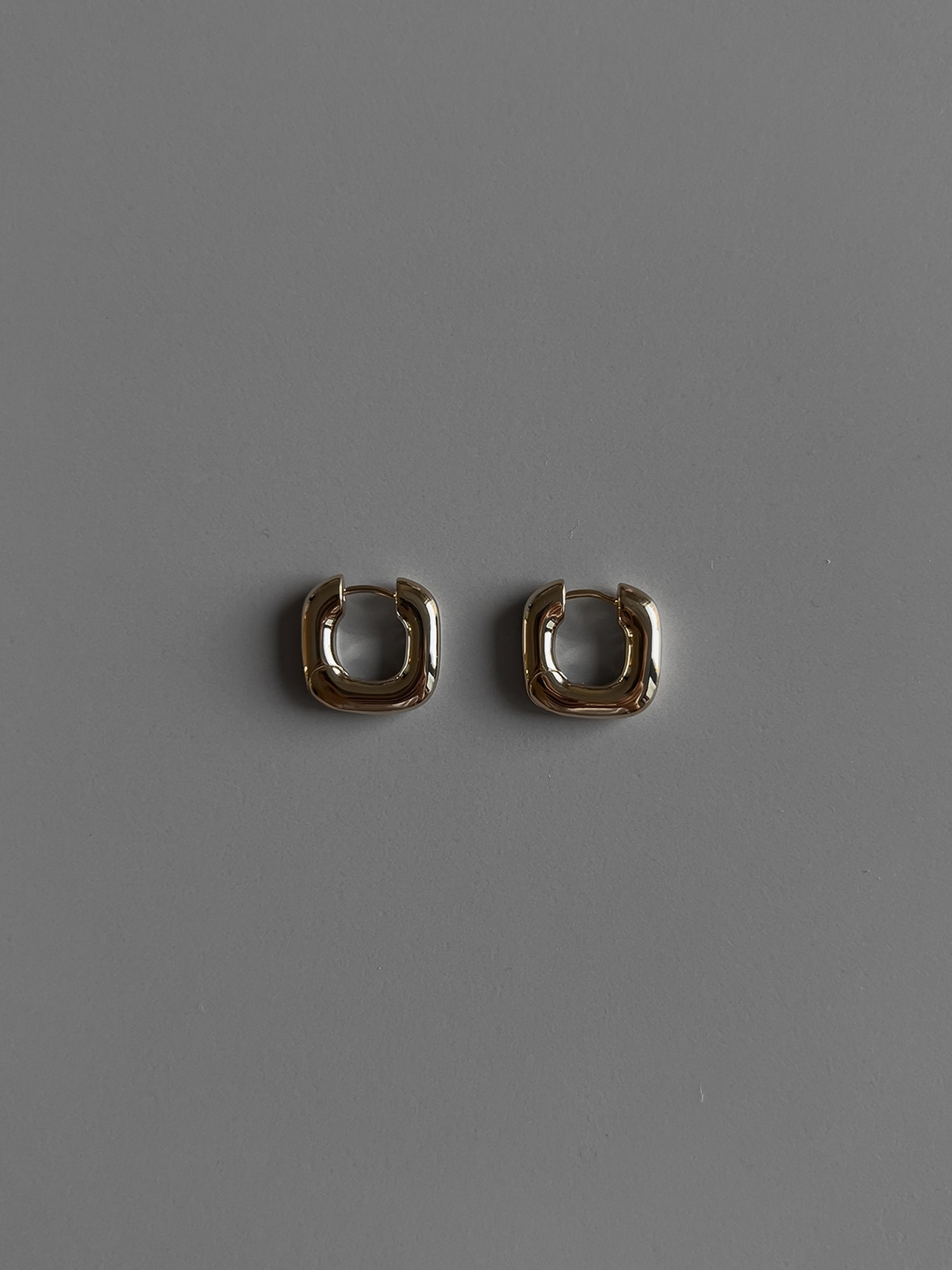 SQUAIA ONE TOUCH EARRINGS [BEIGE GOLD]