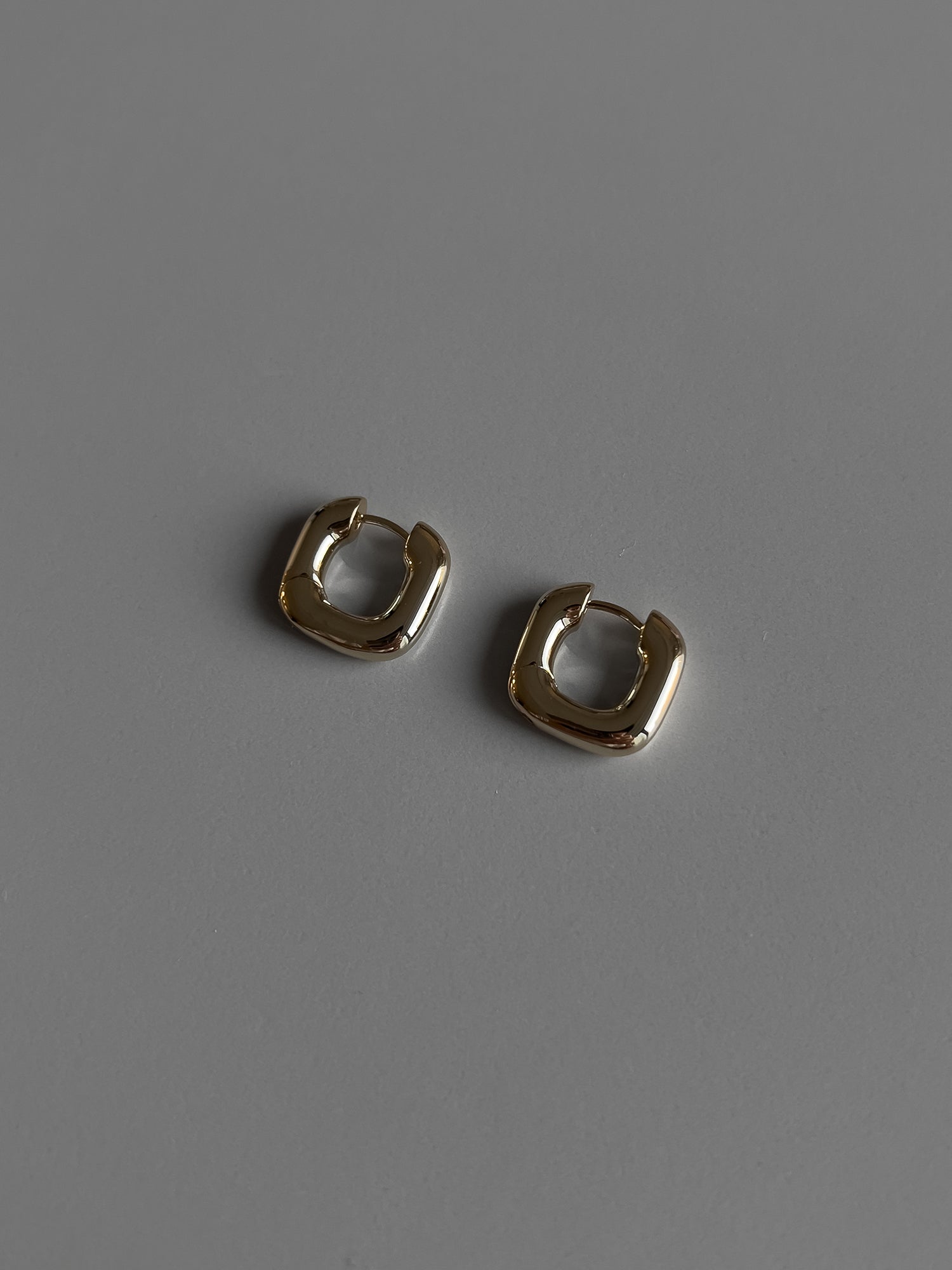 SQUAIA ONE TOUCH EARRINGS [BEIGE GOLD]