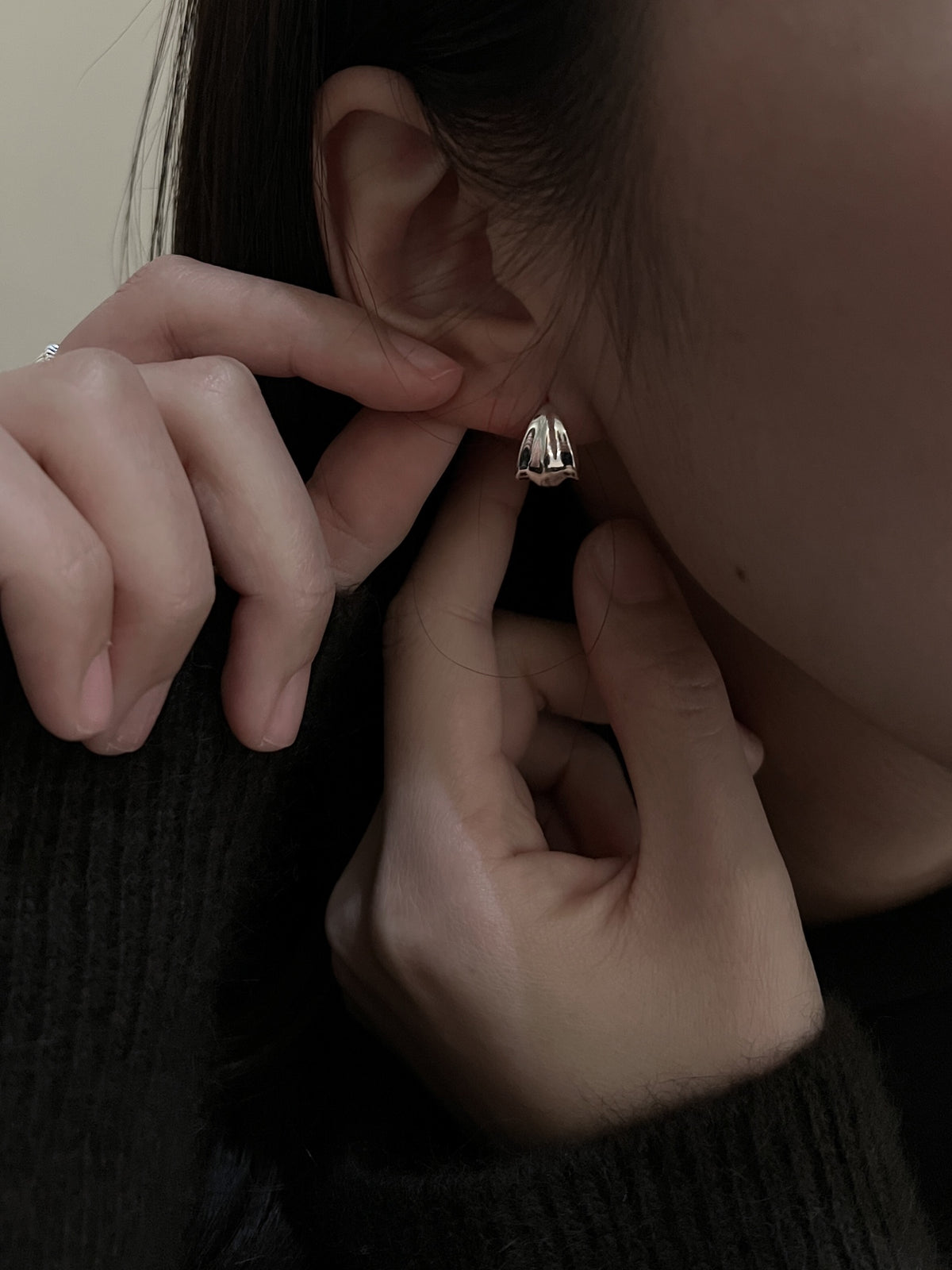LEAF ONE TOUCH EARRINGS L [SILVER]