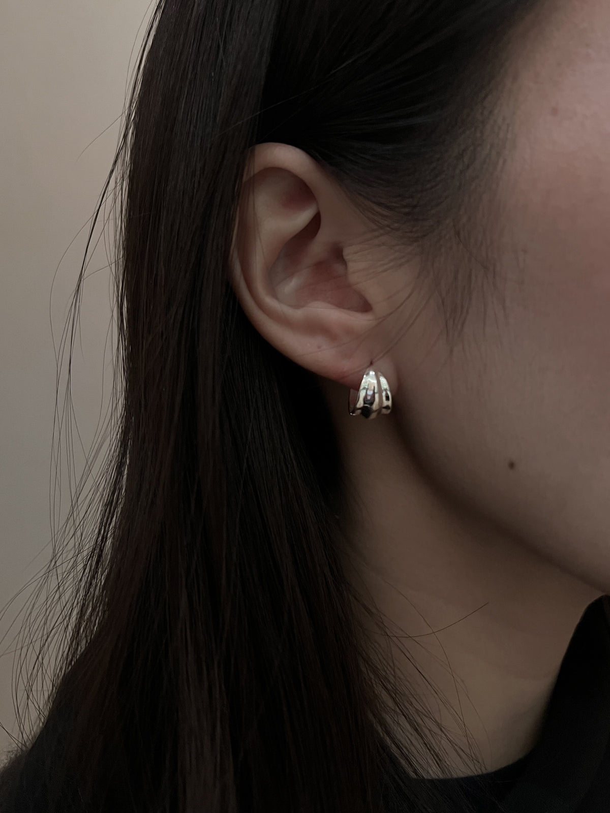 LEAF ONE TOUCH EARRINGS L [SILVER]