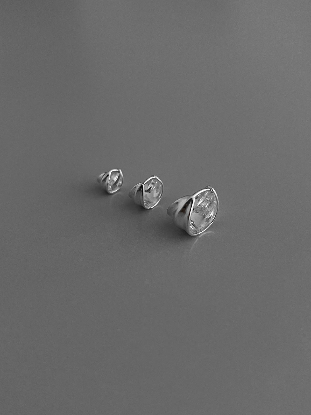 LEAF ONE TOUCH EARRINGS L [SILVER]