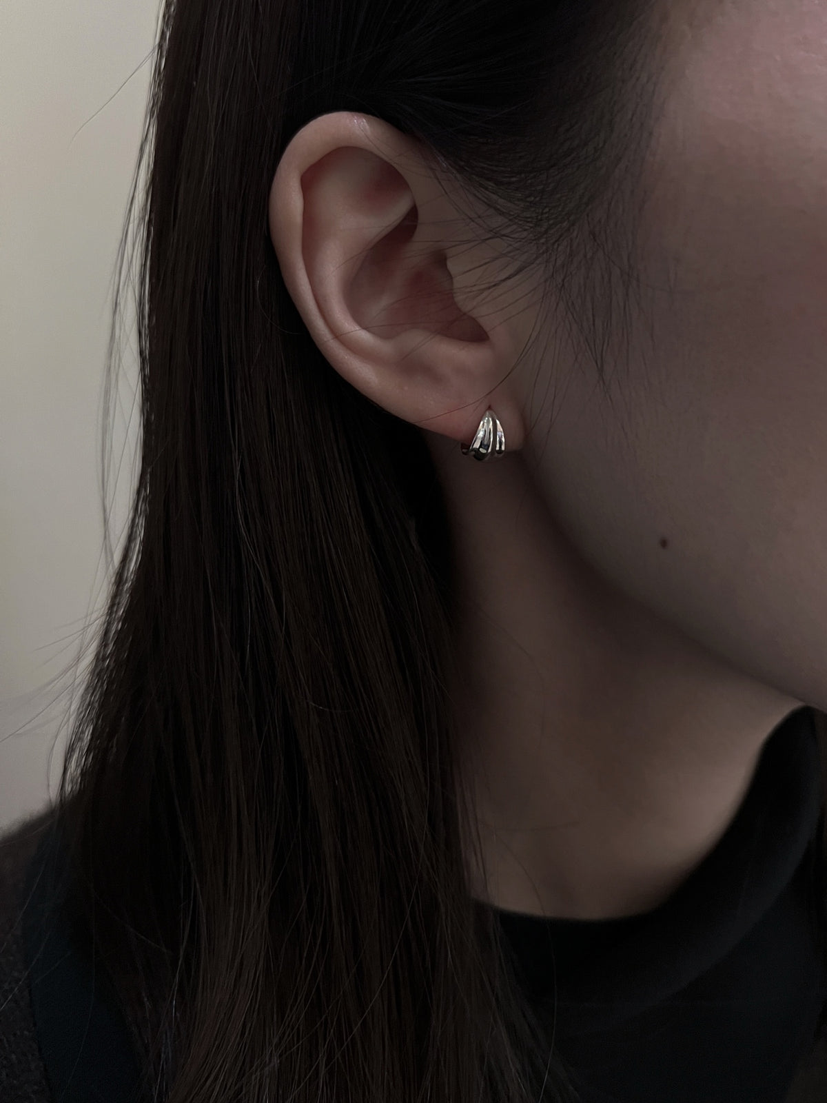 LEAF ONE TOUCH EARRINGS M [SILVER]